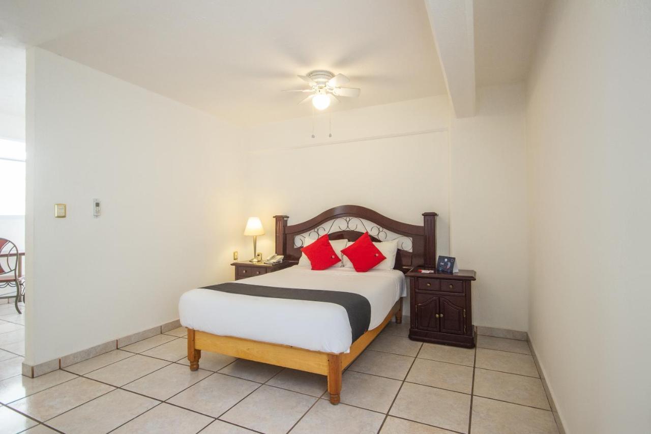Capital O Hotel Suites Andrade Leon Exterior photo