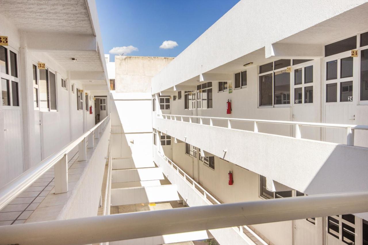 Capital O Hotel Suites Andrade Leon Exterior photo